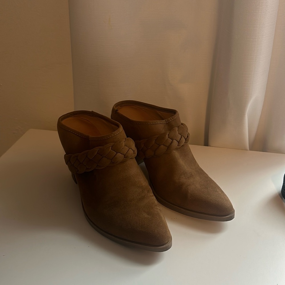 Universal Threads Mules - image 2